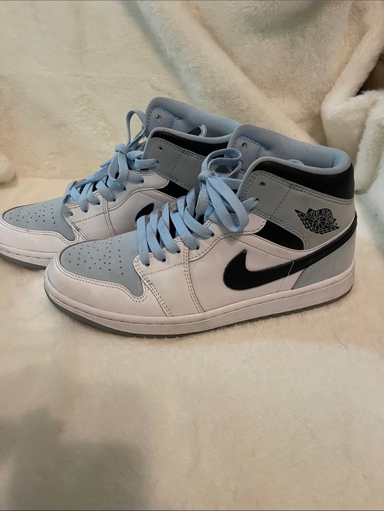 Nike Shoes - Nike Air Jordan 1 Mid SE Ice Blue UNC
